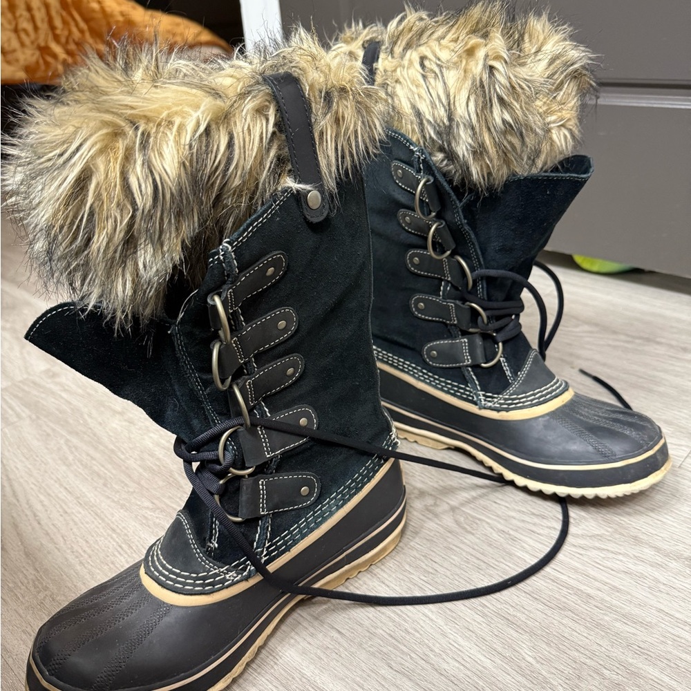Sorel Black and Tan Fur-Lined Winter Boots